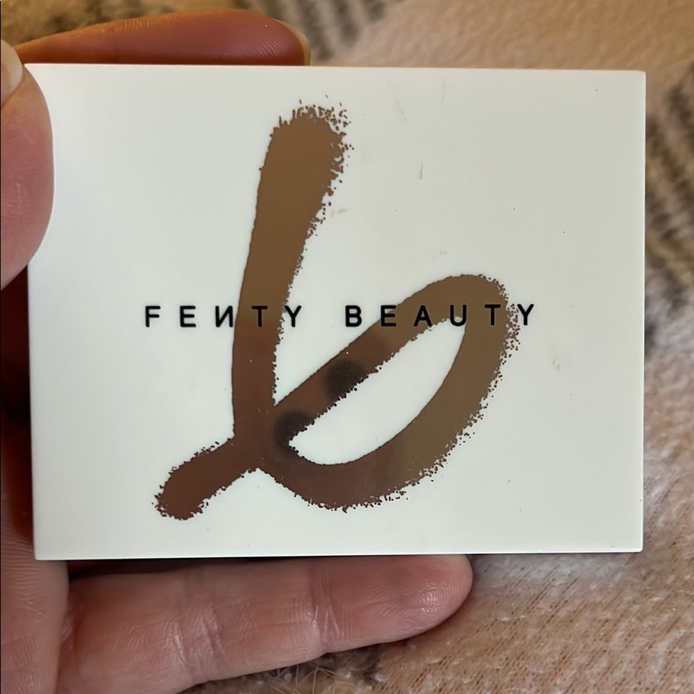 Fenty Beauty #6 eye shadow palette - Dark Cool Tones